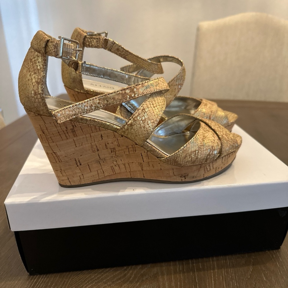 Alfani Jersey‎ Cork Wedge Gold Reptile Pattern Strappy Sandals Shoes Size 8M